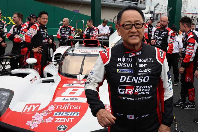 2023年ル・マン24時間レースのスターティンググリッドに姿を見せた豊田章男トヨタ自動車会長
