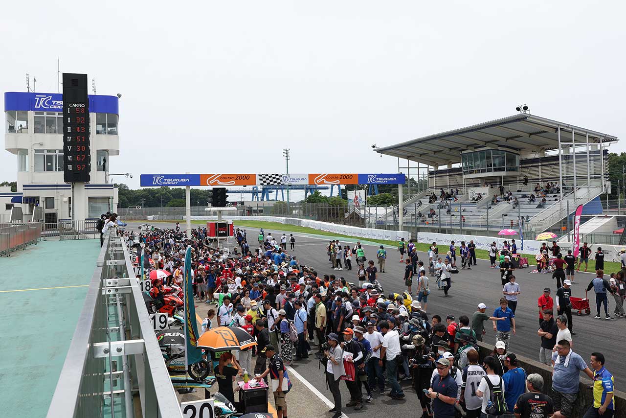 ピットウォークの風景