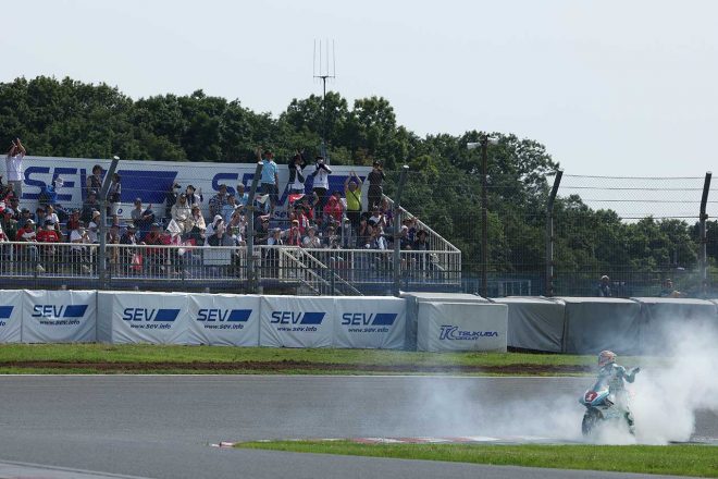 筑波初勝利のバーンナウト！