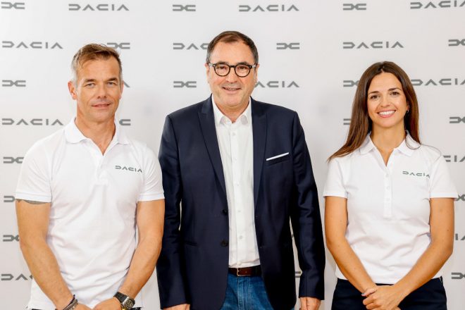 左からセバスチャン・ローブ、デニス・ル・ボットCEO、クリスティーナ・グティエレス・エレーロ