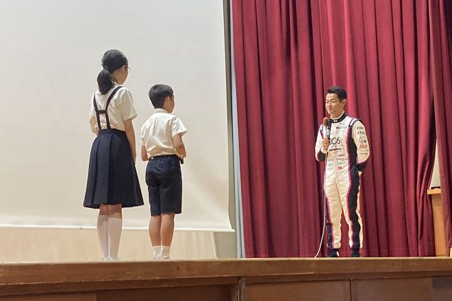 ふたりの代表生徒からの質問にゆっくりと丁寧に答えていた