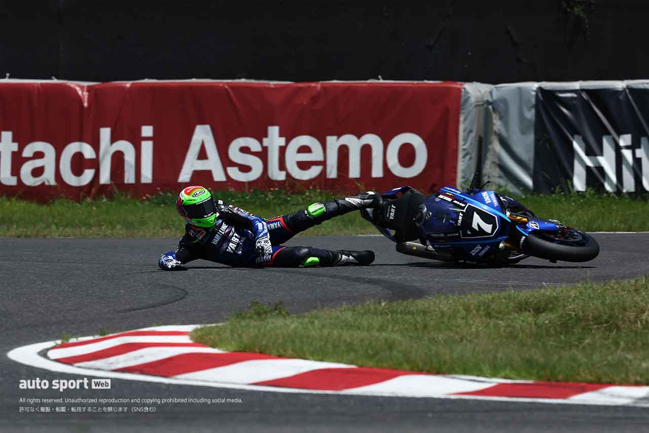 YAMALUBE YART YAMAHA EWC Official Teamの転倒シーン／2023鈴鹿8耐テスト