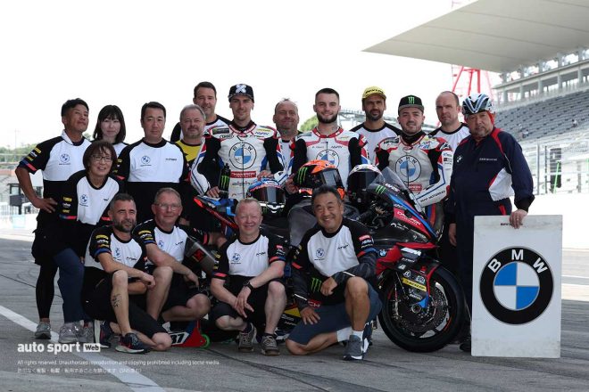 BMW MOTORRAD WORLD ENDURANCE TEAMの集合写真／2023鈴鹿8耐テスト 1回目
