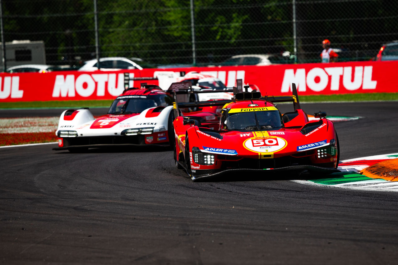 50号車フェラーリ499P（フェラーリAFコルセ）と5号車ポルシェ963（ポルシェ・ペンスキー・モータースポーツ）　2023年WEC第5戦モンツァ6時間レース