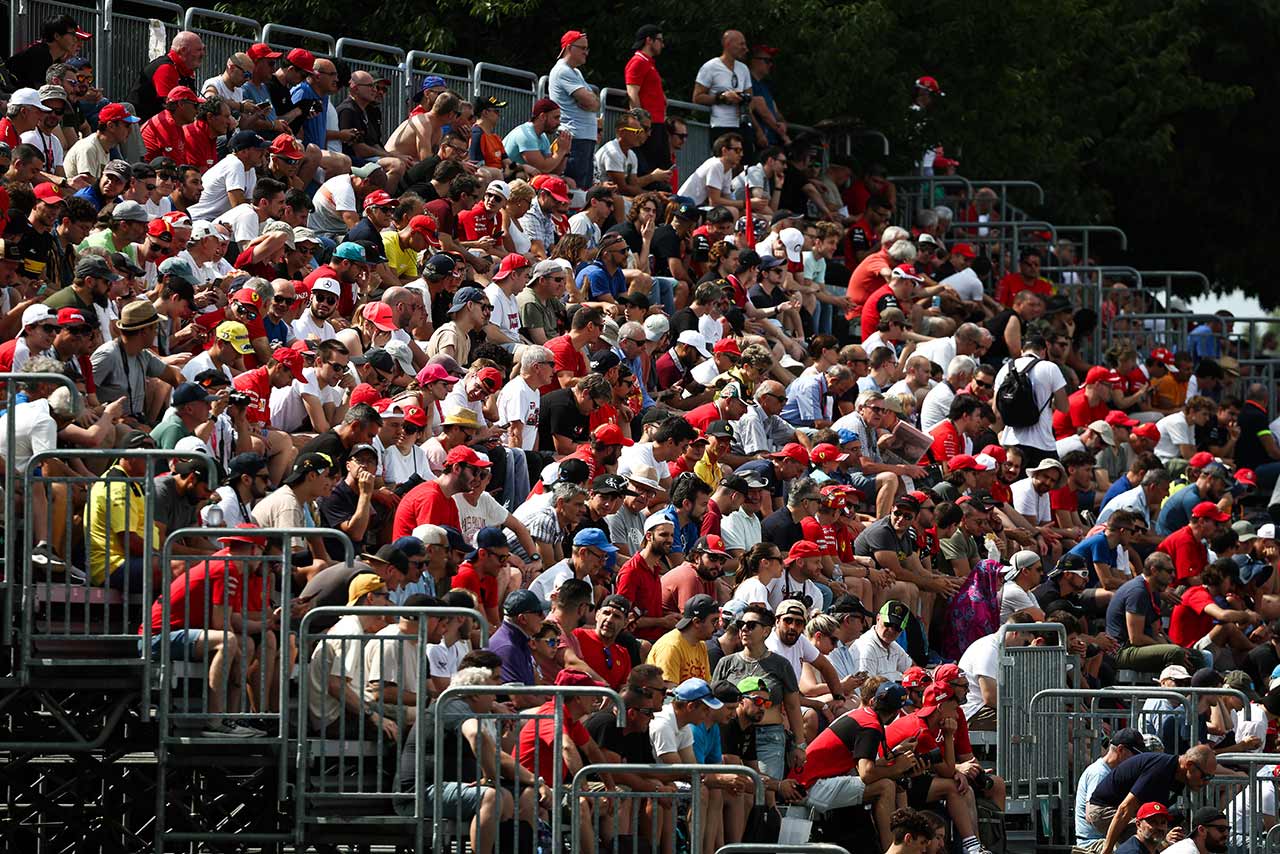 イタリアのモンツァ・サーキットに詰めかけた観衆