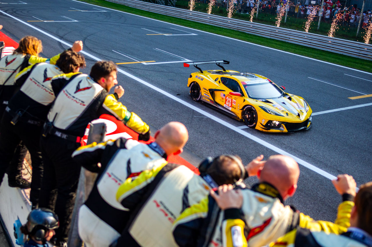 富士、バーレーンの2ラウンドを残してLMGTEアマクラスのタイトル獲得を確定させた、コルベット・レーシングの33号車シボレー・コルベットC8.R
