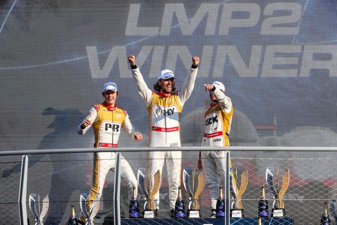 LMP2クラスで今季初優勝を決めたJOTA。左からオリバー・ラスムッセン、デビッド・ハイネマイヤー・ハンソン、ピエトロ・フィッティパルディ