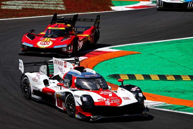 50号車フェラーリ499Pとトップを争う7号車トヨタGR010ハイブリッド　2023年WEC第5戦モンツァ