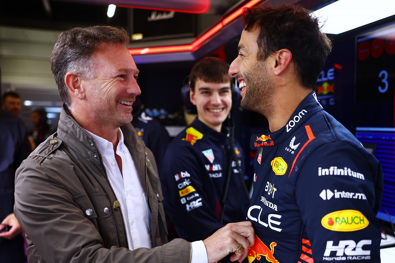 ピレリF1タイヤテスト（シルバーストン）　ダニエル・リカルド（レッドブル）とクリスチャン・ホーナー代表