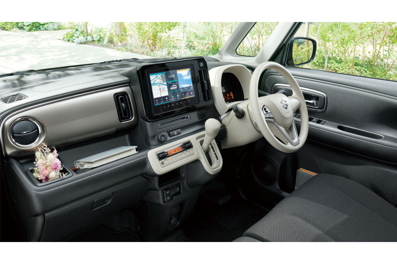 スズキ・ワゴンR スマイル “HYBRID Sリミテッド”のインテリア（インパネ周り）