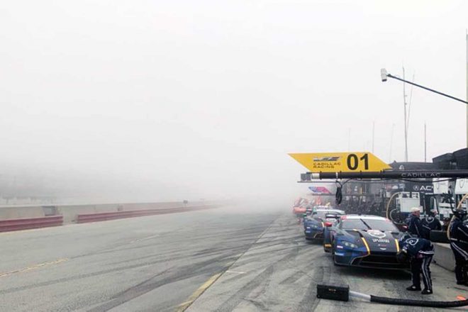 ちょっと前になりますが、ラグナセカ戦の様子。「俺はいま、富士スピードウェイにいるのか!?（笑）」ってくらいの霧でした。