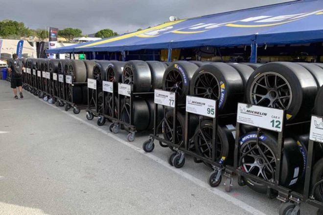 こちら、ミシュランのタイヤサービス。IMSAはチーム側がホイールを保持せず、全部ミシュランが預かって転戦してくれるんですよ。サーキットに行ったら、組み上がったタイヤ＆ホイールを受け取るだけ。そして、終わったら返すだけ。これだけでもかなりラクです。