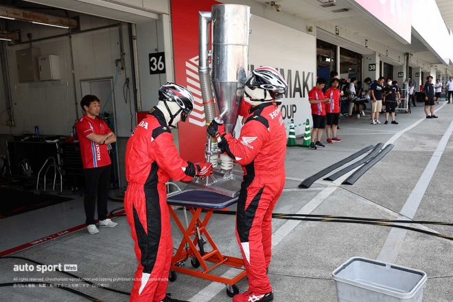 Team HRC：給油作業の様子