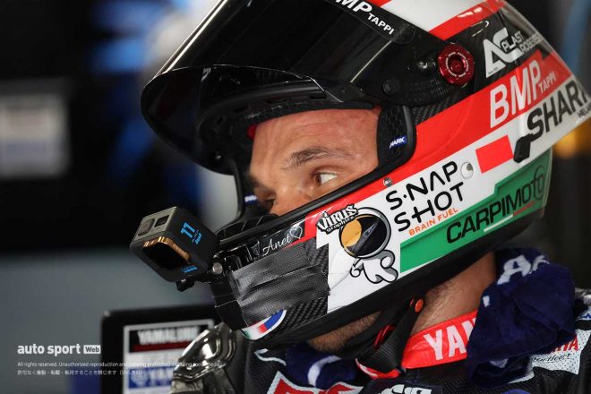 ニッコロ・カネパ選手とGoProを取り付けたヘルメット