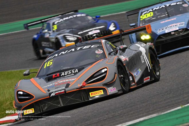 2023GTWCアジア第5戦鈴鹿　レース序盤にトップを快走したABSSAモータースポーツの16号車マクラーレン720S GT3