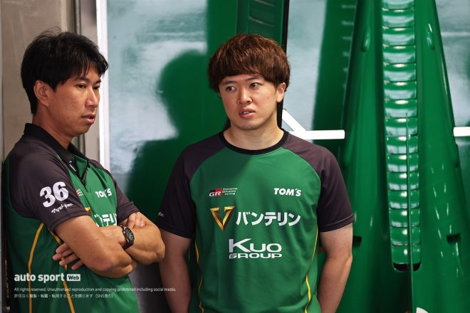 宮田莉朋（VANTELIN TEAM TOM’S）と小枝正樹エンジニア