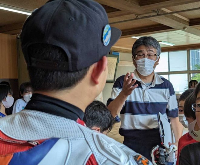 富士見小学校でキャリア教育授業を行った櫻山茂昇（信州活性プロジェクトTeam長野）