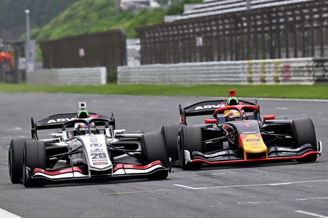 2023スーパーフォーミュラ第6戦富士　ホームストレートで野尻智紀をパスした平川亮