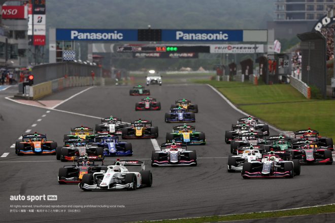 好スタートを見せた山本は、TGRコーナー進入までに3番手へと浮上する