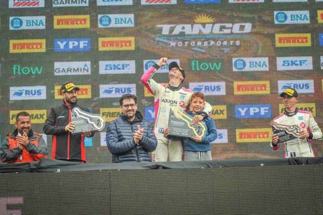 レース1でマリアーノ・ペーニャ(ルノー・フルーエンスGT)がシリーズ初優勝を達成、レース2は兄がポジションを入れ替えての表彰台となった