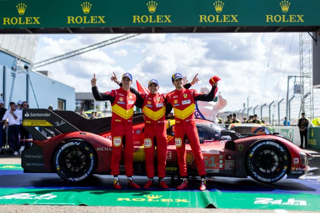 100周年のル・マン24時間レースで優勝した51号車フェラーリ499P（フェラーリAFコルセ）のジェームス・カラド、アレッサンドロ・ピエール・グイディ、アントニオ・ジョビナッツィ