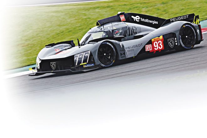 リヤウイングを省いたフォルムで一躍人気を集めたプジョー9X8。レゴ ®セットならではの作り込みでその独特の形状を再現した。