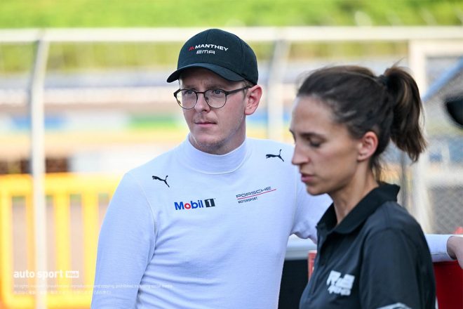 R&Bレーシングのポルシェ911 GT3 でGTWCアジアに参戦しているデニス・オルセン