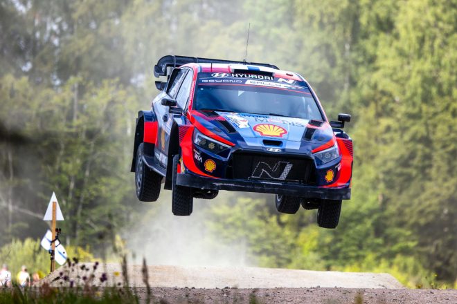 午前中ステージでは、ハイブリッドにトラブルを抱えていたエサペッカ・ラッピ（ヒョンデi20 Nラリー1）。SS2後のインタビューで「ジャンプしすぎた。僕のミス」と反省の弁