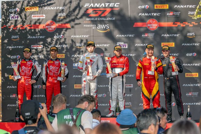 オーバーオール表彰台の様子