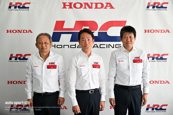 ホンダ・シビック・タイプR-GT取材会に登壇した佐伯昌浩氏（左）、渡辺康治HRC社長（中）、往西友弘氏（右）