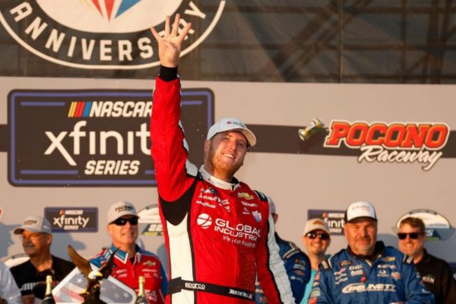 開幕直後の連勝劇から勢いの止まっていたオースティン・ヒル(リチャード・チルドレス・レーシング/シボレー・カマロ)が、ようやくのエクスフィニティ・シリーズ今季4勝目を飾った