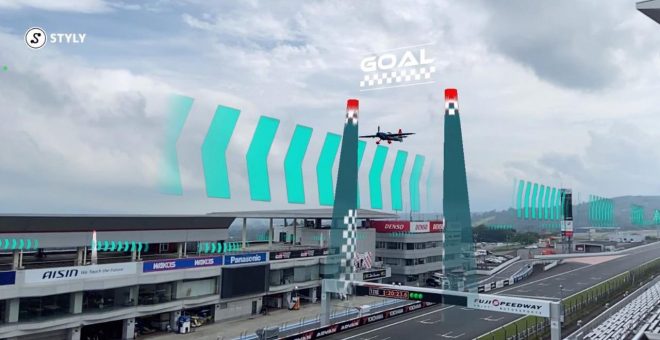 専用アプリ『STYLY』を使うと、デジタルパイロンが出現する。