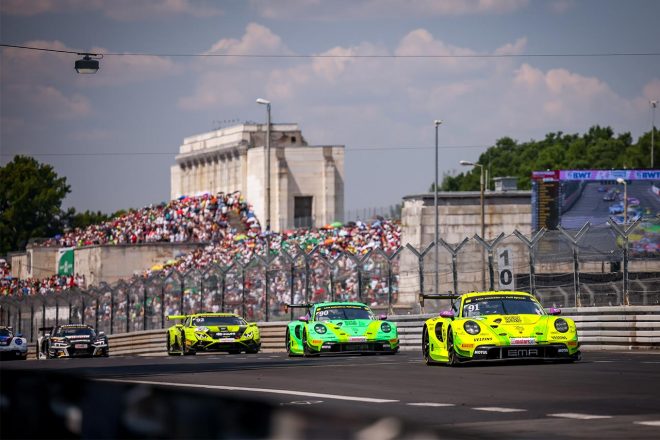 DTMドイツ・ツーリングカー選手権を戦うマンタイ・レーシング