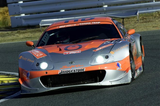 2001 auセルモスープラ 竹内浩典／立川祐路 （チャンピオン獲得）