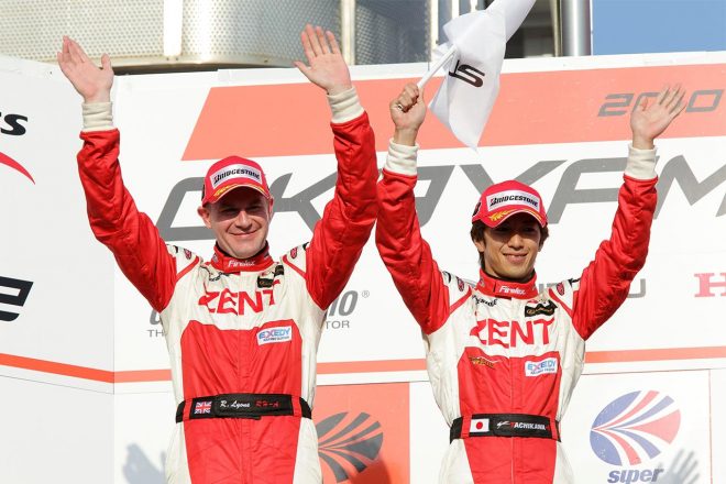 2010年の立川祐路とリチャード・ライアン。立川が組んだ外国人はライアンのみ。