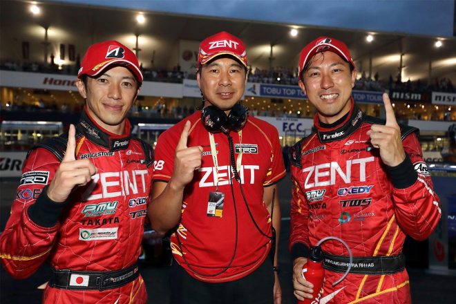 2016年の立川祐路と石浦宏明、高木虎之介監督