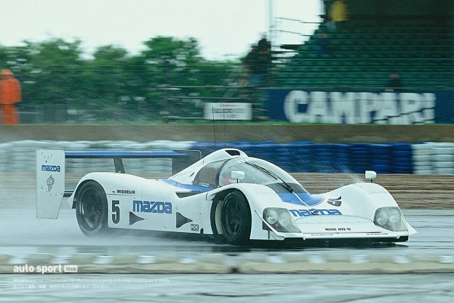 1992年のスポーツカー世界選手権第2戦シルバーストンで2位に入ったマツダMX-R01。マウリシオ・サンドロ・サーラ、ジョニー・ハーバートがステアリングを握った。