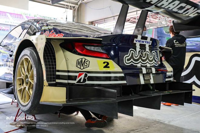 2023年はタイヤカス飛散抑止のためにルーバーやワイヤーメッシュなどで覆われるリヤフェンダー後方開口部