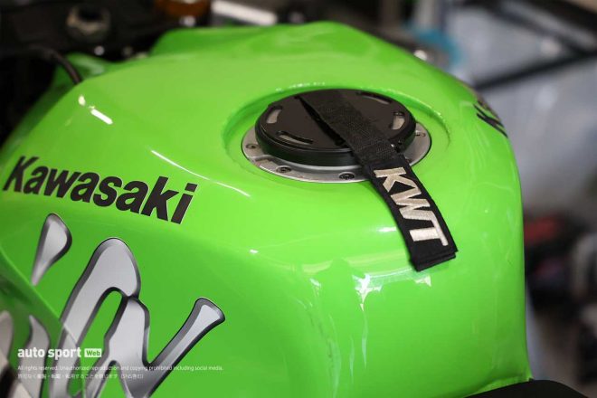2023鈴鹿8耐：Team Kawasaki Webike Trickstarのタンク