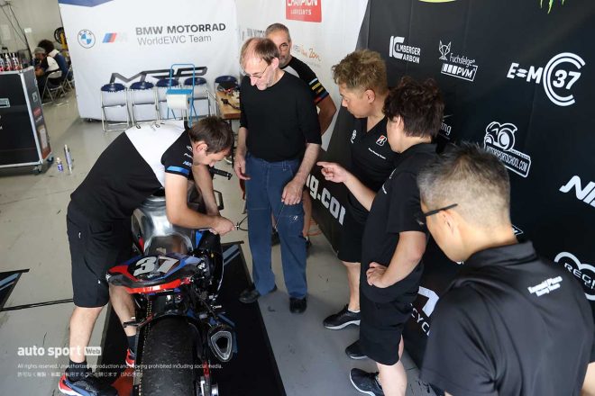 2023鈴鹿8耐：BMW MOTORRAD WORLD ENDURANCE TEAMのピット内
