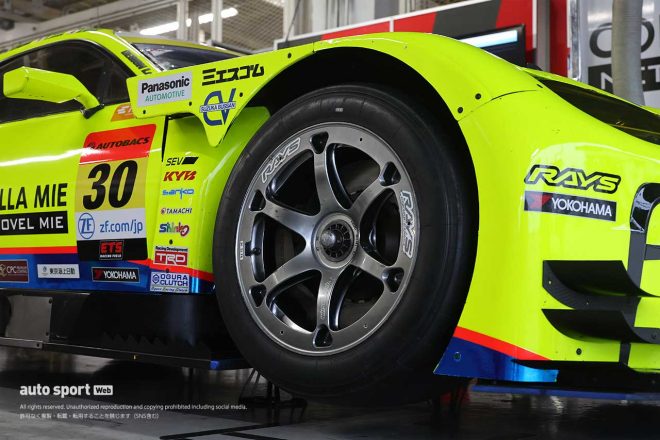 apr GR86 GTとシェイドレーシング GR86 GTはともにレイズ製のホイールを履く