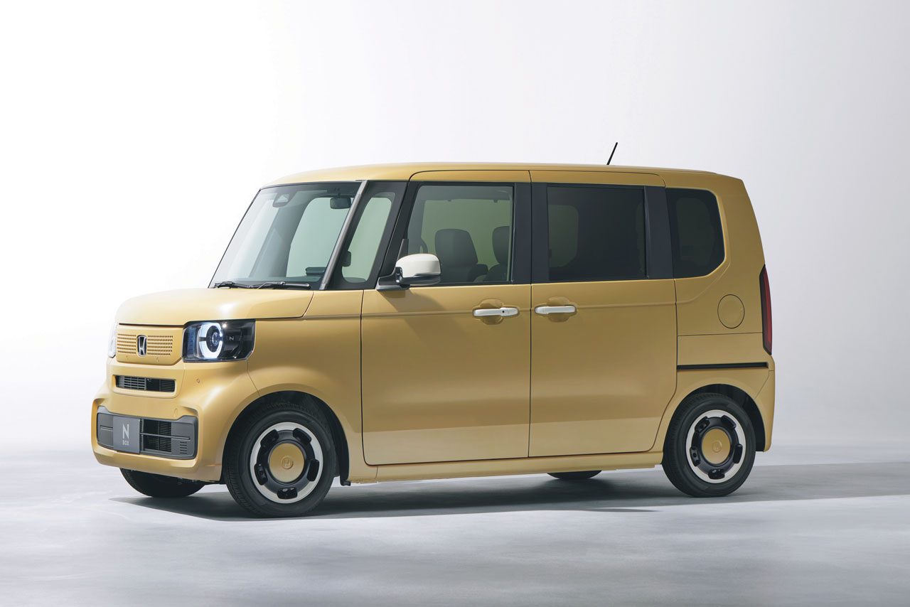 ホンダ、丸目採用の『N-BOX』と人気の『N-BOXカスタム』各新型モデルを  