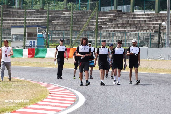 トラックウォークに出たBMW MOTORRAD WORLD ENDURANCE TEAM／2023鈴鹿8耐 車検日