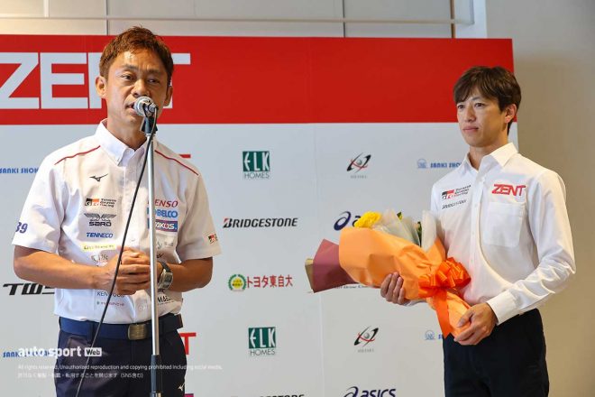 ライバルでもあった脇阪寿一の言葉を真剣に聞く立川祐路