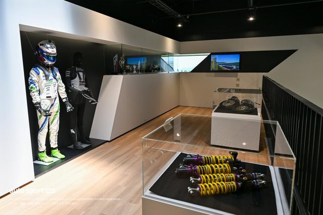 シェイドレーシングFUJIファクトリー内に設けられたチームの歴史を知ることができるスペース