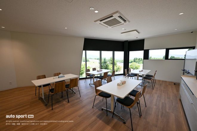 シェイドレーシングFUJIファクトリーの休憩室