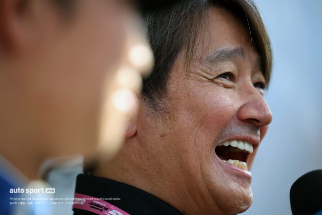 2023スーパーGT第4戦富士　ポールポジション獲得を喜ぶ近藤真彦監督（リアライズコーポレーション ADVAN Z）
