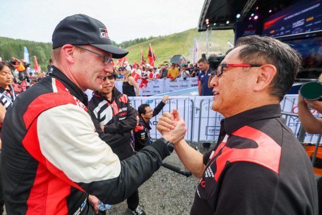 ヤリ-マティ・ラトバラ“選手”と豊田章男チーム代表代行（TOYOTA GAZOO Racing WRT）　2023年WRC第9戦ラリー・フィンランド