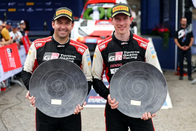 2021年以来、2年ぶり2度目のWRCフィンランド優勝を果たしたエルフィン・エバンス（右）／スコット・マーティン組（トヨタGRヤリス・ラリー1）　2023年WRC第9戦ラリー・フィンランド