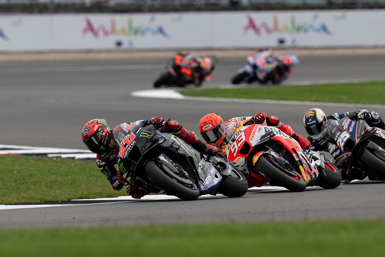 決勝レースでは最後尾からスタートし、一時は7番手にまでポジションを上げた